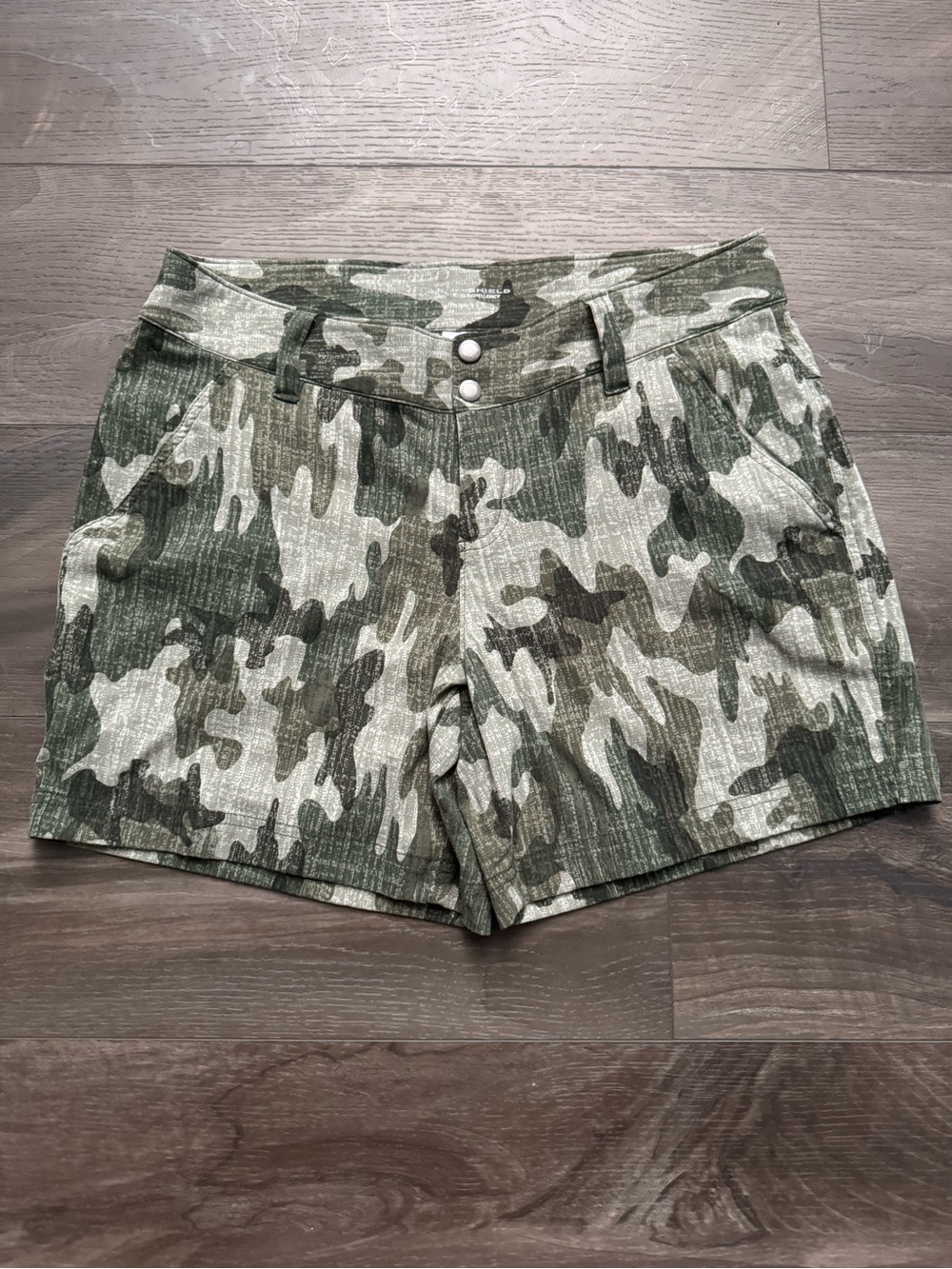 Columbia Omni Shield Camouflage Shorts Size 10